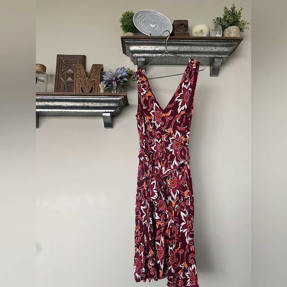 Stunning, soft, LOFT dress with pockets!